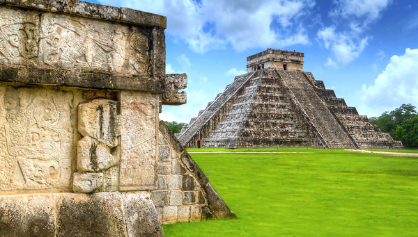Pirámide Kukulkan de Chichén Itza en México, una de las 7 Nuevas Maravillas del Mundo Moderno.
